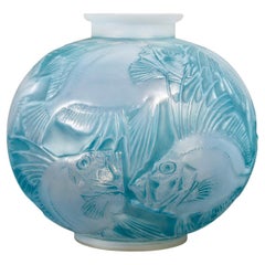 1921 René Lalique, Vase Poissons Cased Opalescent Glass Blue Patina, Fishes