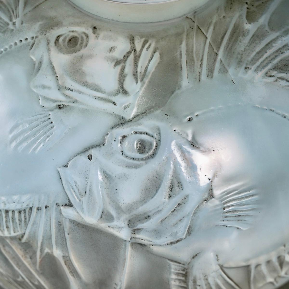 Molded 1921 René Lalique, Vase Poissons Cased Opalescent Glass Grey Patina, Fishes