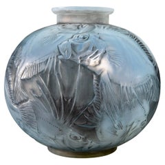 1921 René Lalique - Vase Poissons en verre opalescent patiné gris - Poissons