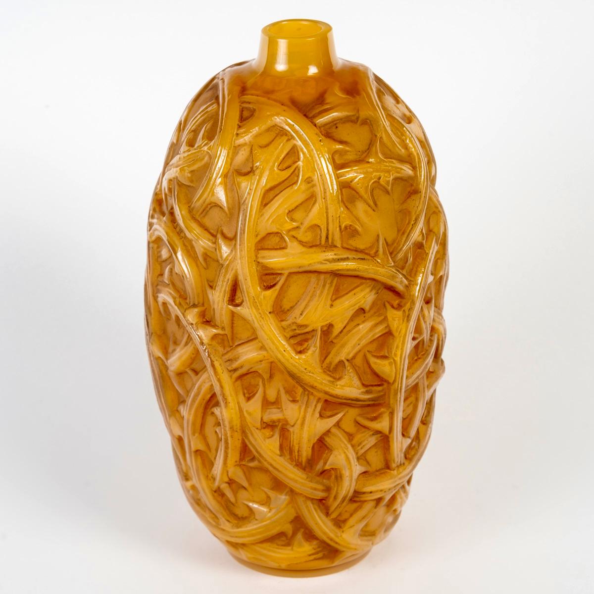 Art déco 1921 René Lalique Vase Ronces Jaune caramel Verre opalescent Patine sépia en vente