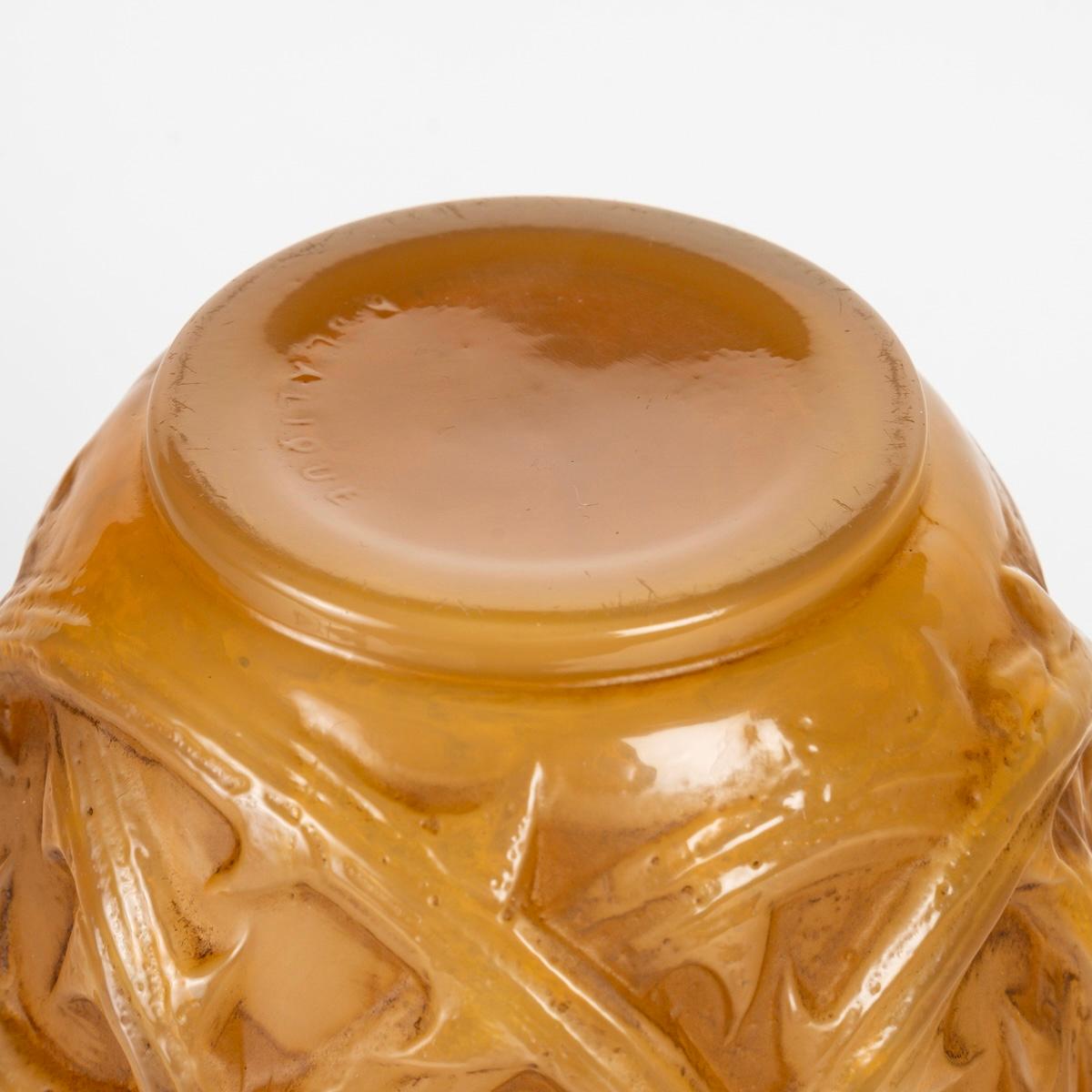1921 René Lalique Vase Ronces Jaune caramel Verre opalescent Patine sépia Bon état - En vente à Boulogne Billancourt, FR