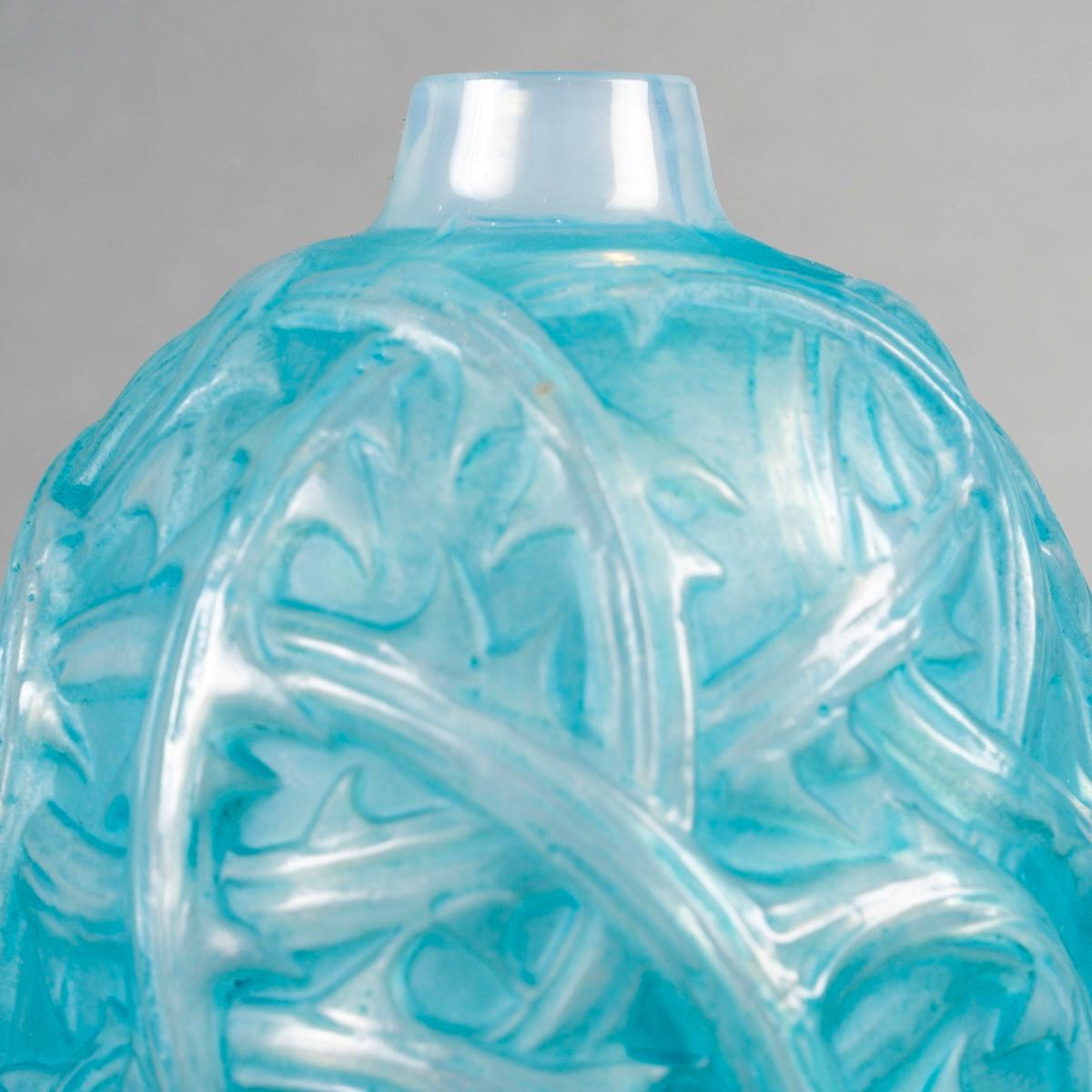 Art Déco 1921 René Lalique - Vaso Ronces in vetro opalescente incamiciato con patina blu in vendita