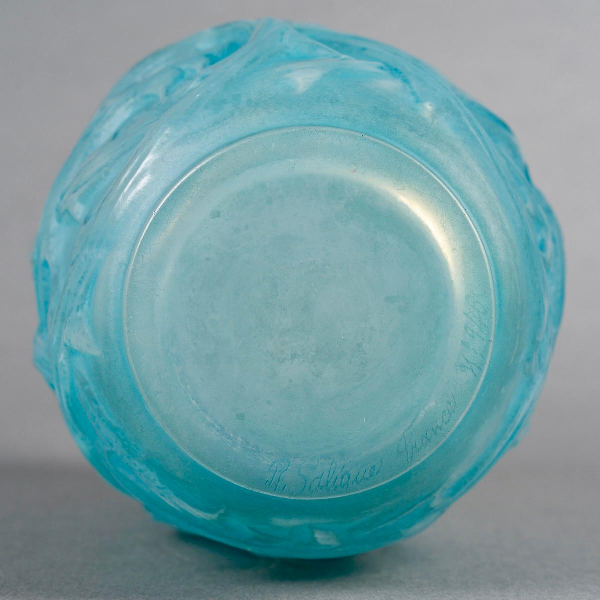 1921 René Lalique - Vaso Ronces in vetro opalescente incamiciato con patina blu In condizioni buone in vendita a Boulogne Billancourt, FR