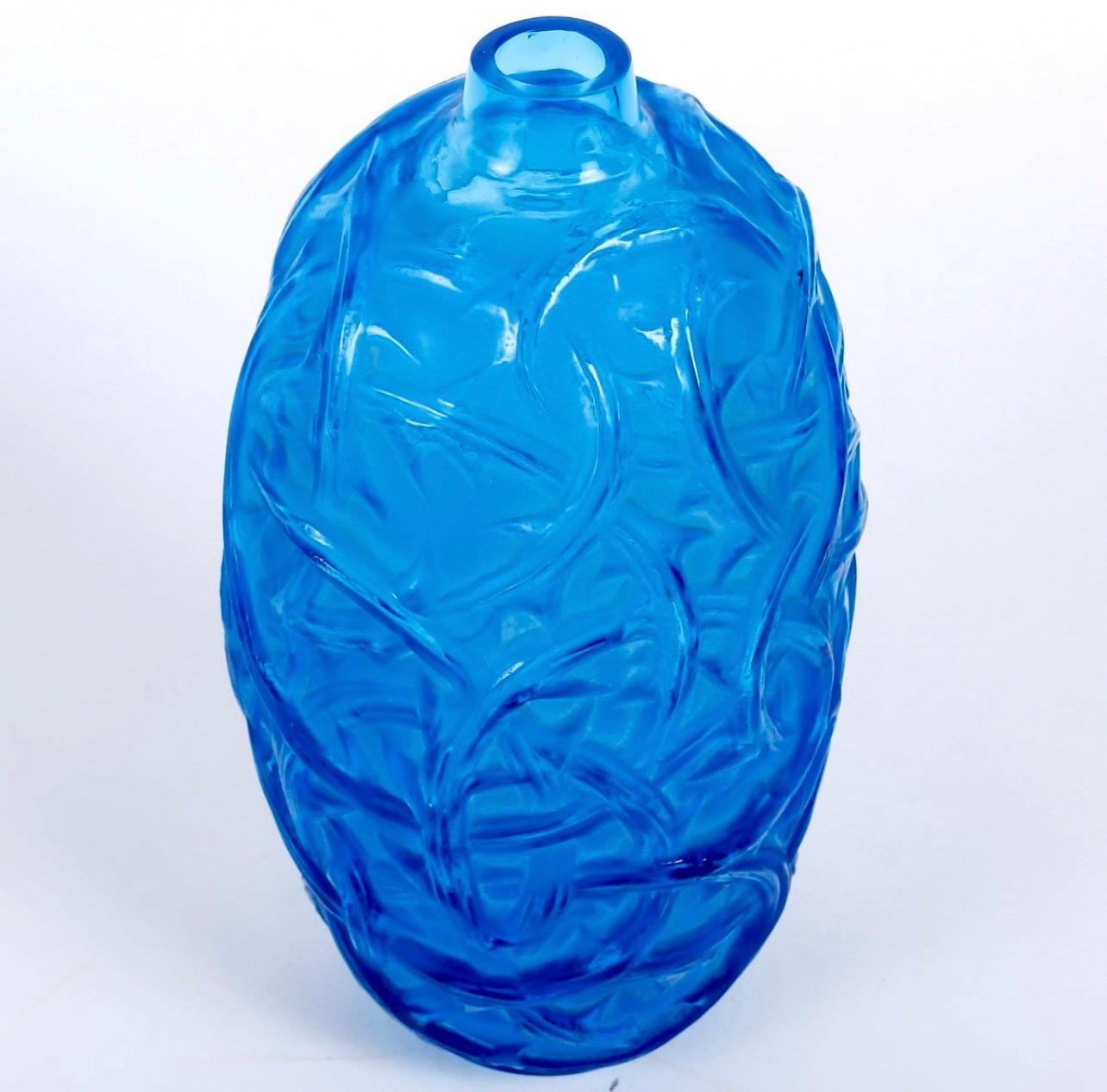 Art déco 1921 René Lalique - Vase Ronces Verre bleu électrique  en vente