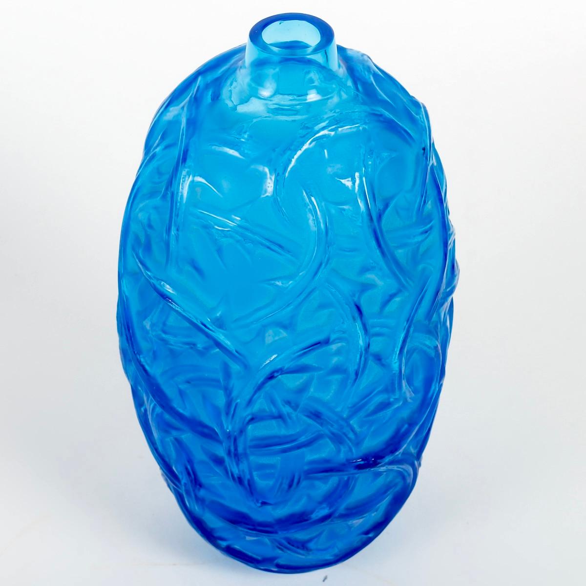 French 1921 René Lalique - Vase Ronces Electric Blue Glass With WhitePatina