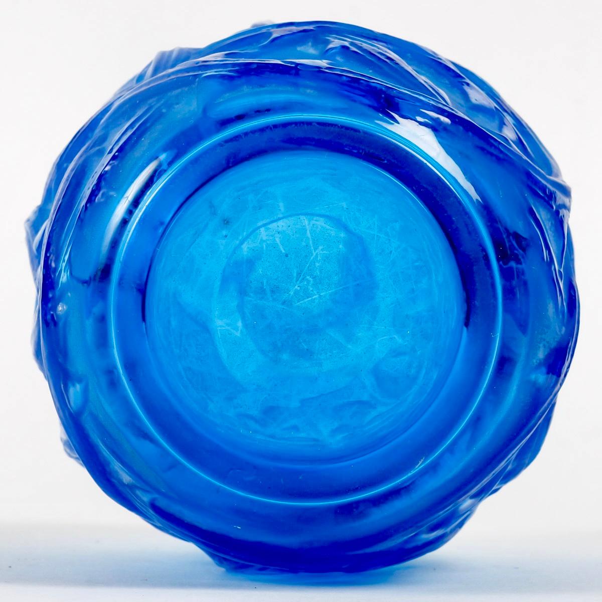 Molded 1921 René Lalique - Vase Ronces Electric Blue Glass With WhitePatina