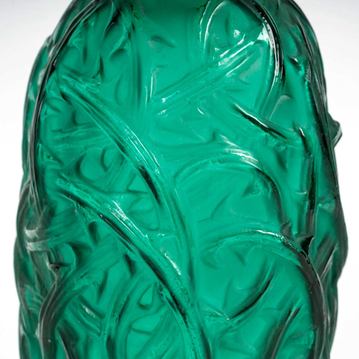 1921 René Lalique - Vase Ronces Smaragdgrünes Glas  (Art déco) im Angebot