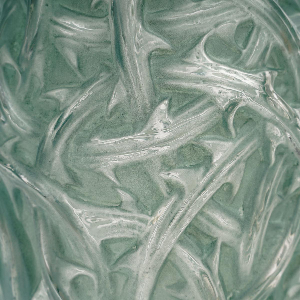 1921 René Lalique Vase Ronces in Clear & Frosted Glass with Green Patina In Good Condition In Boulogne Billancourt, FR