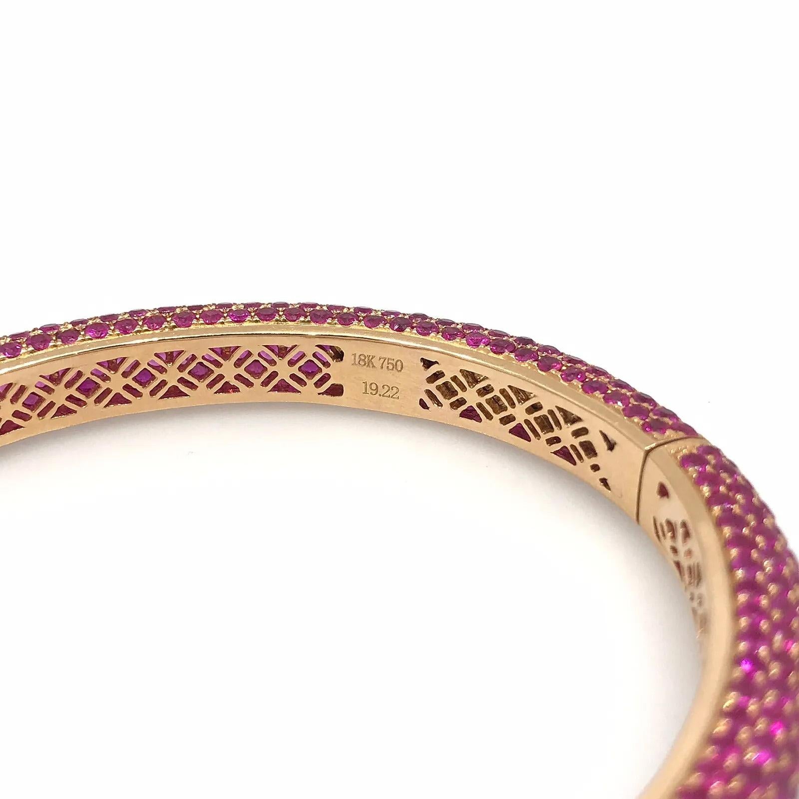 19.22 Carats Ruby Pave Bangle Bracelet in 18k Rose Gold Pour femmes en vente