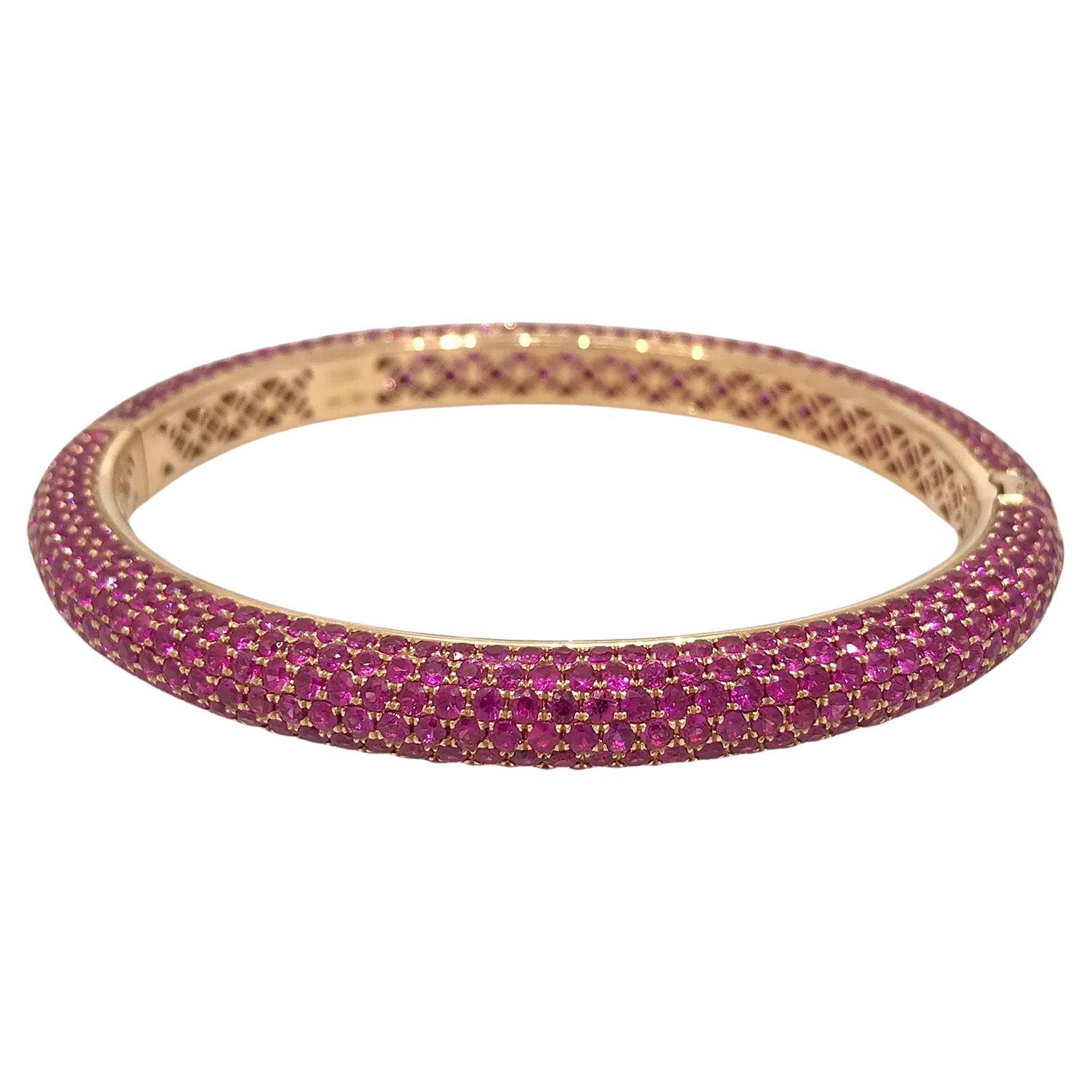 Bracelet jonc pavé de rubis de 19,22 carats en or rose 18 carats en vente
