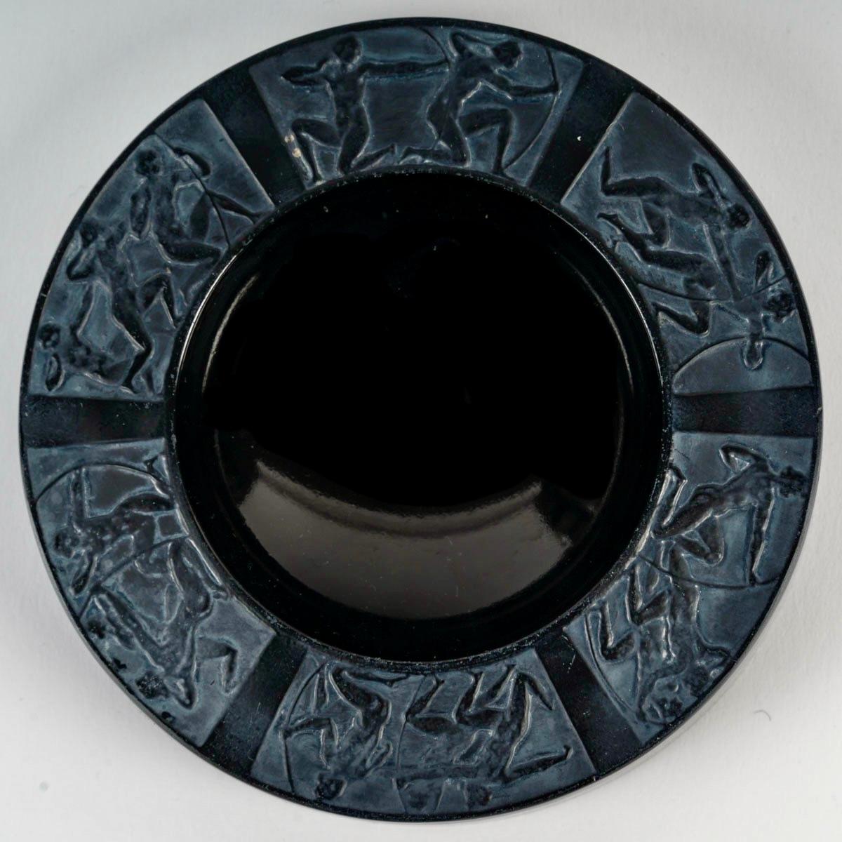 Art Déco 1922 René Lalique - Posacenere Arcieri Vetro nero con patina bianca in vendita
