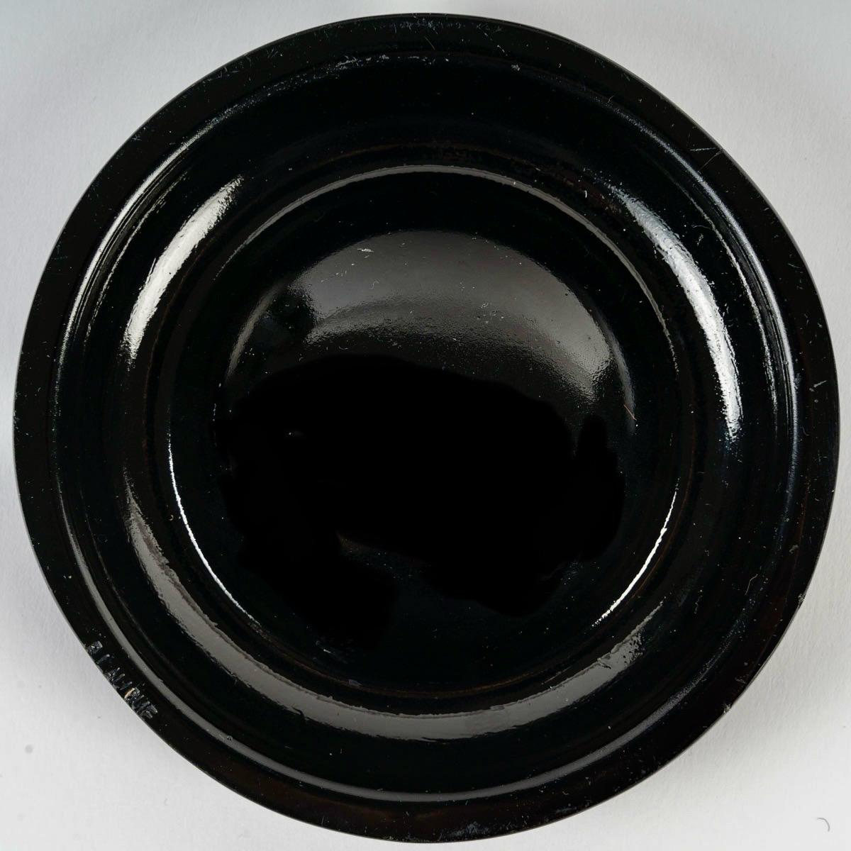 Inizio XX secolo 1922 René Lalique - Posacenere Arcieri Vetro nero con patina bianca in vendita