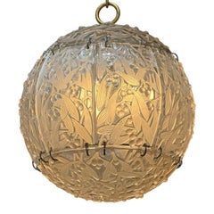 1922 Lampadario di René Lalique, lampada da soffitto “Boule de Gui” in vetro a forma di vischio