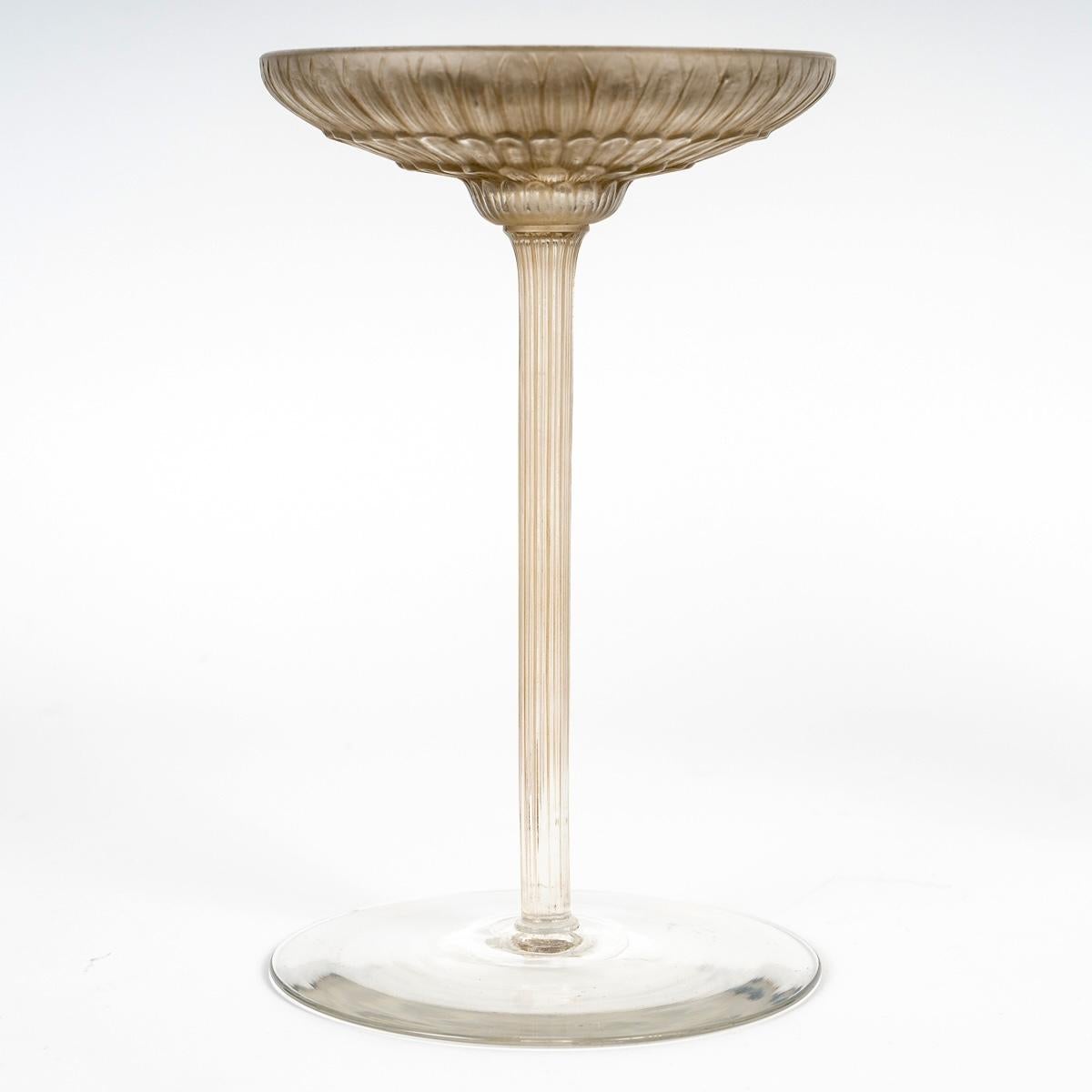 1922 René Lalique - Paar Kerzenleuchter Margeriten Glas mit Sepia Patina (Art déco) im Angebot
