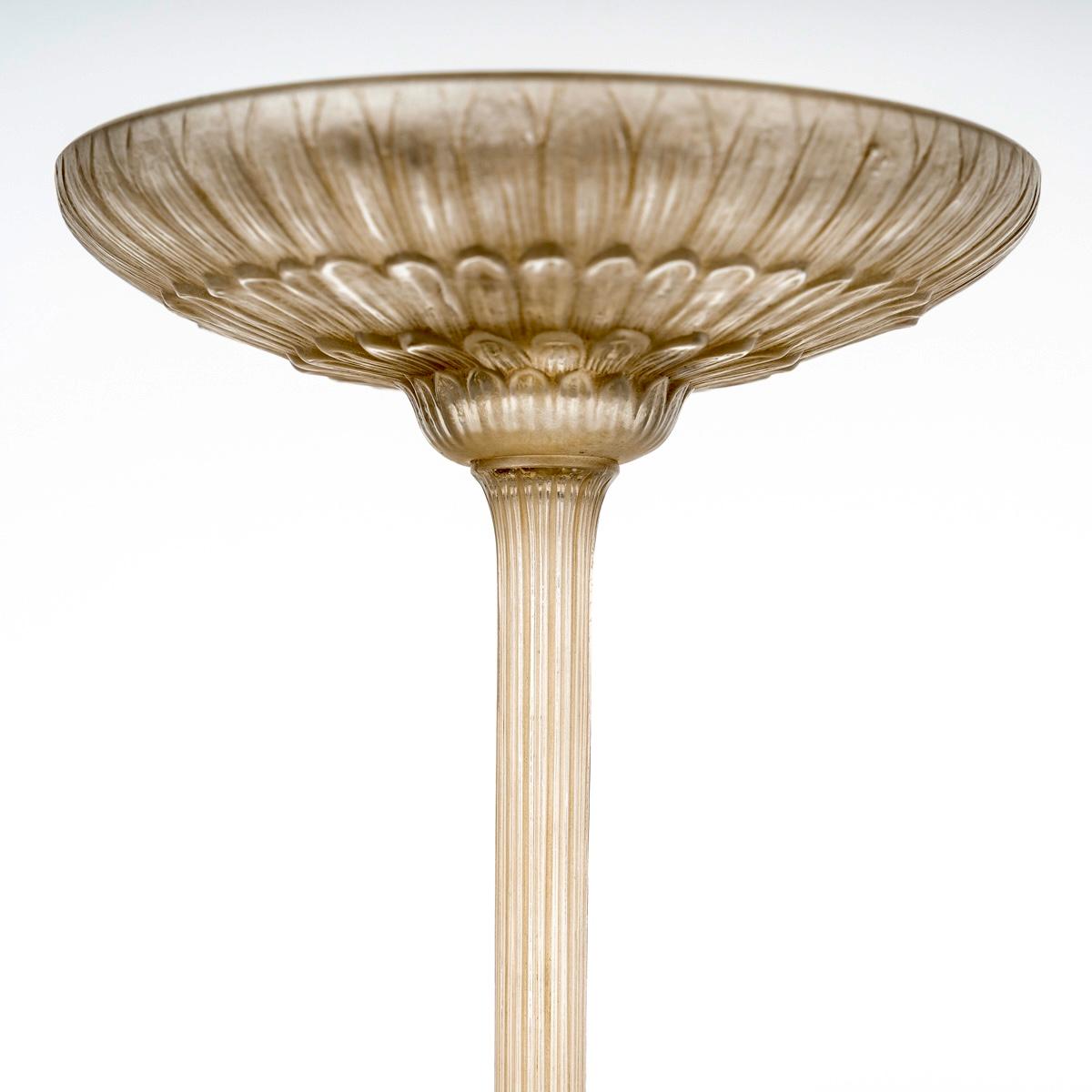 1922 René Lalique - Paar Kerzenleuchter Margeriten Glas mit Sepia Patina (Französisch) im Angebot