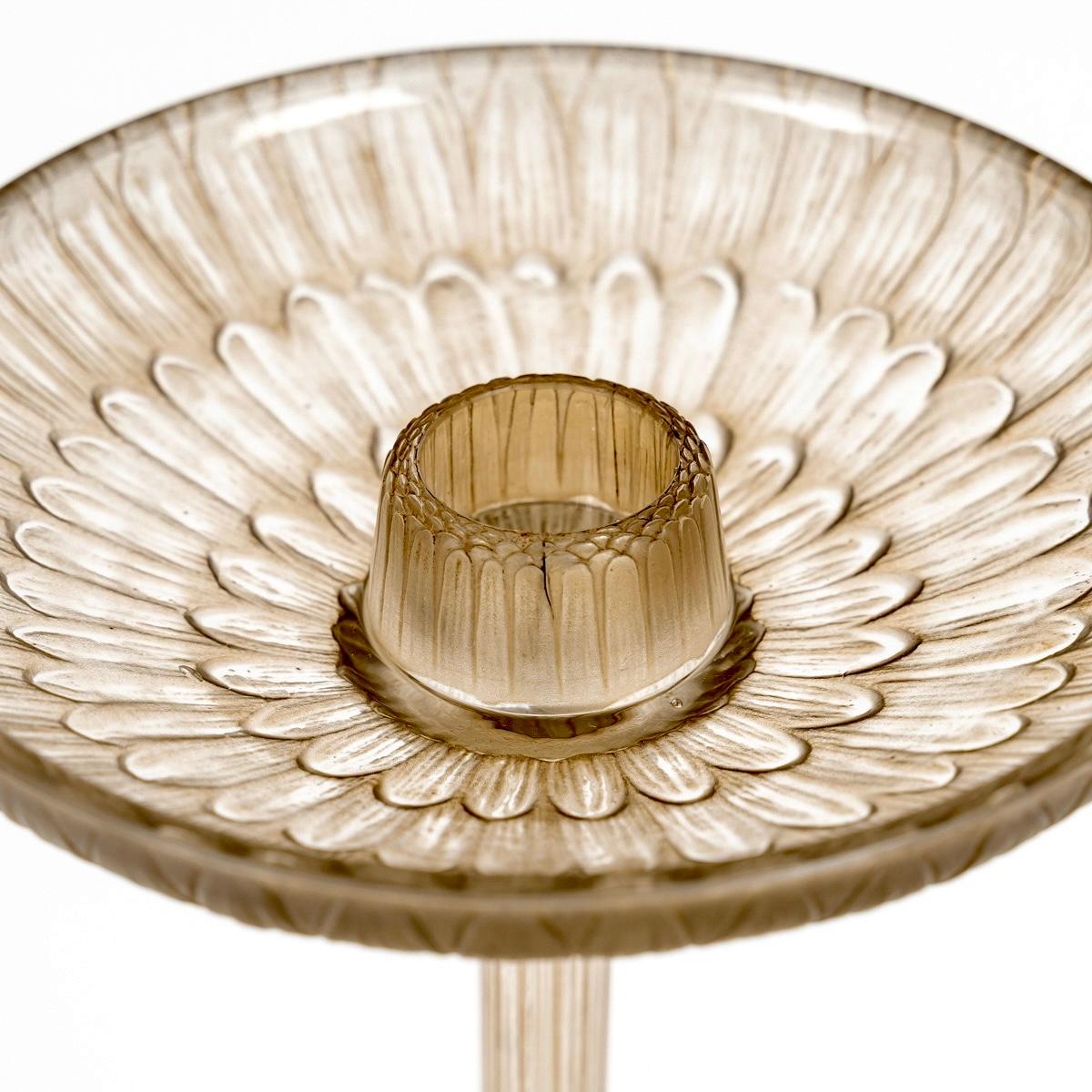 1922 René Lalique - Paar Kerzenleuchter Margeriten Glas mit Sepia Patina im Zustand „Gut“ im Angebot in Boulogne Billancourt, FR