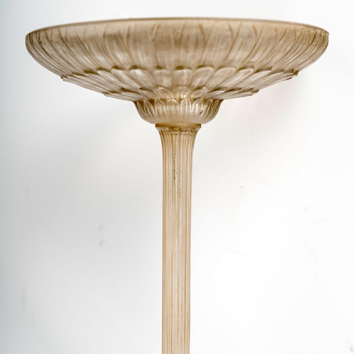 1922 René Lalique - Paar Kerzenleuchter Margeriten Glas mit Sepia Patina (Frühes 20. Jahrhundert) im Angebot