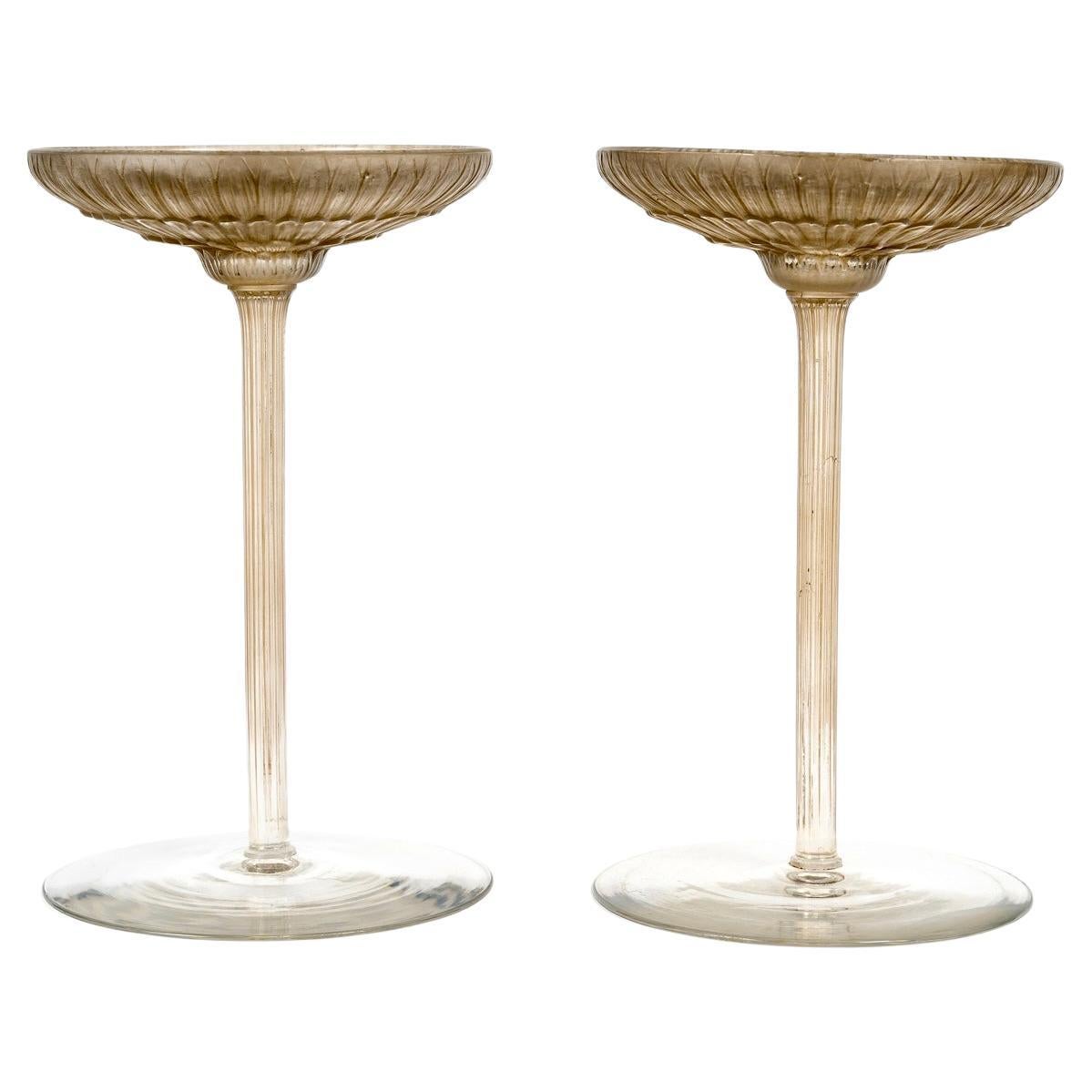 1922 René Lalique - Coppia di candelieri in vetro Marguerites con patina seppia