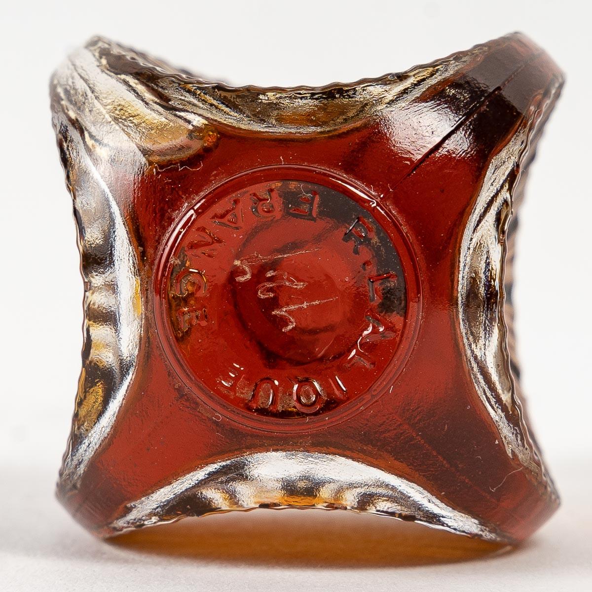 1922 René Lalique, Parfüm Galéjade Glas mit Sepia Patina für Forvil (Geformt) im Angebot