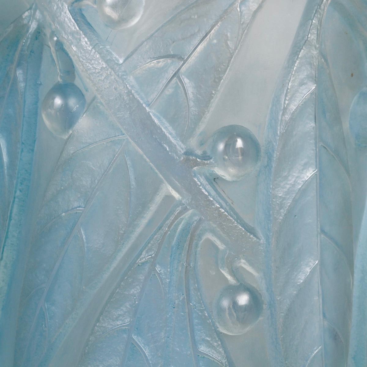 Art Deco 1922 René Lalique - Vase Laurier Opalescent Glass with Blue Patina For Sale