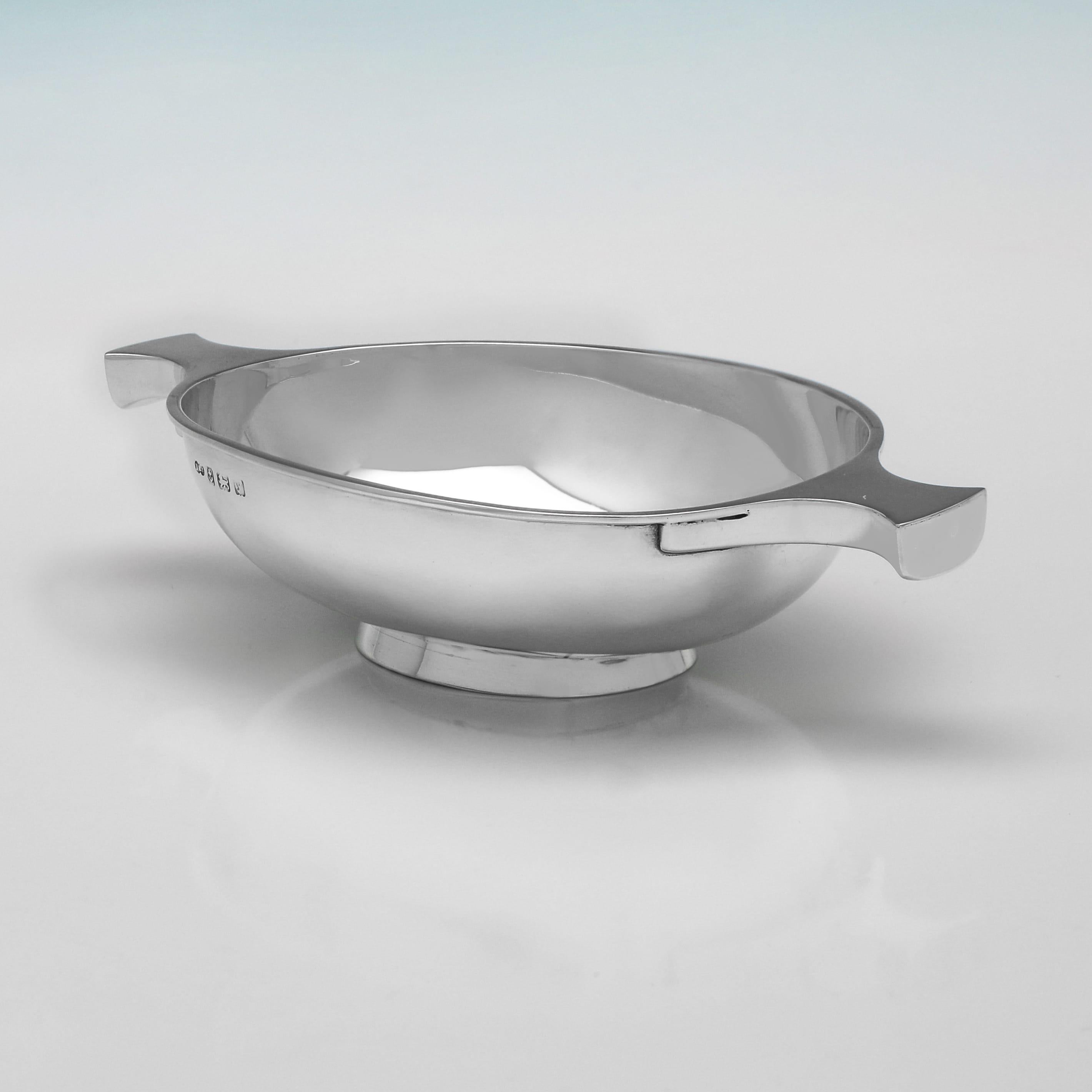 English 1923 Birmingham Sterling Silver Oval Quaich by Deakin & Francis, 3.69 ozt For Sale