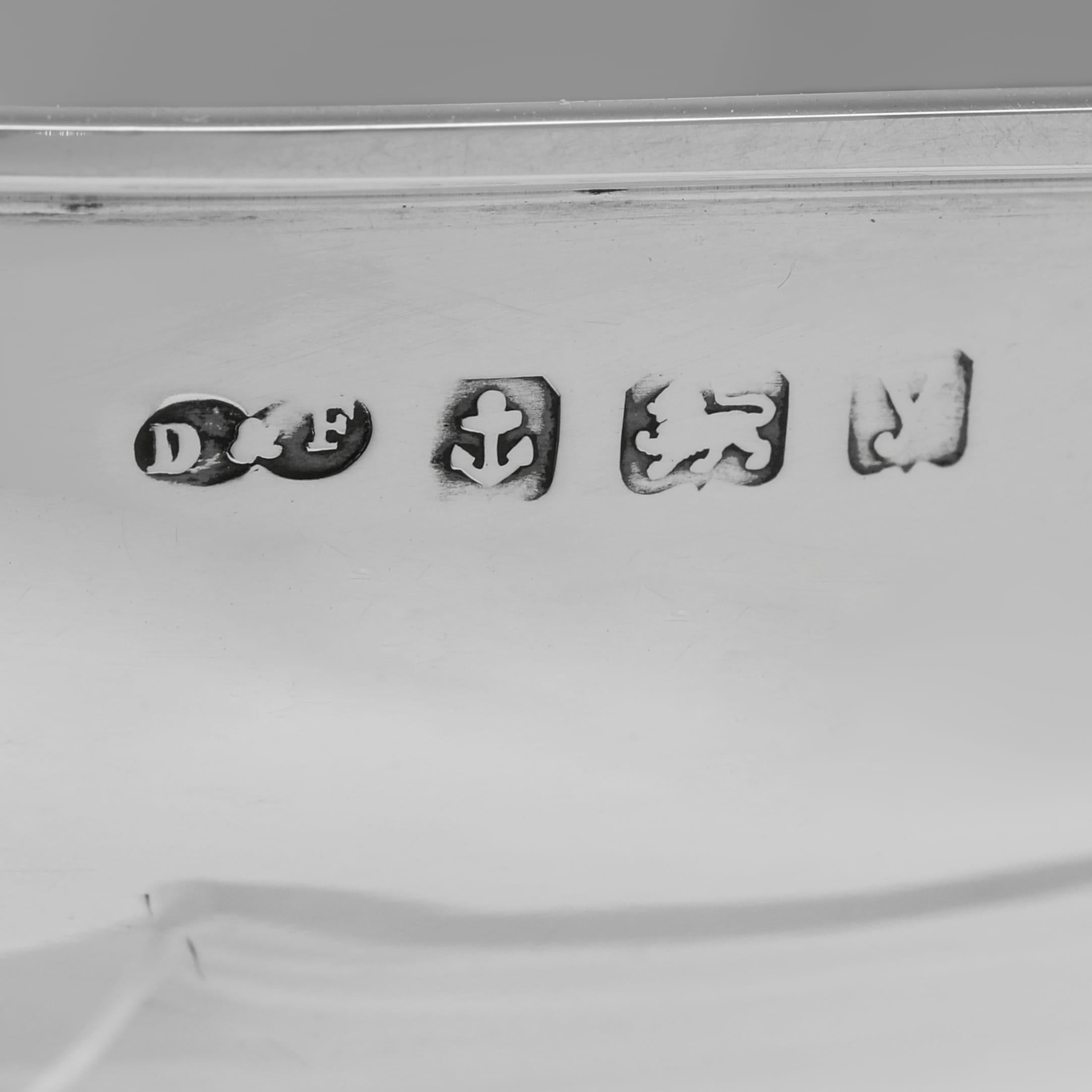 Early 20th Century 1923 Birmingham Sterling Silver Oval Quaich by Deakin & Francis, 3.69 ozt For Sale