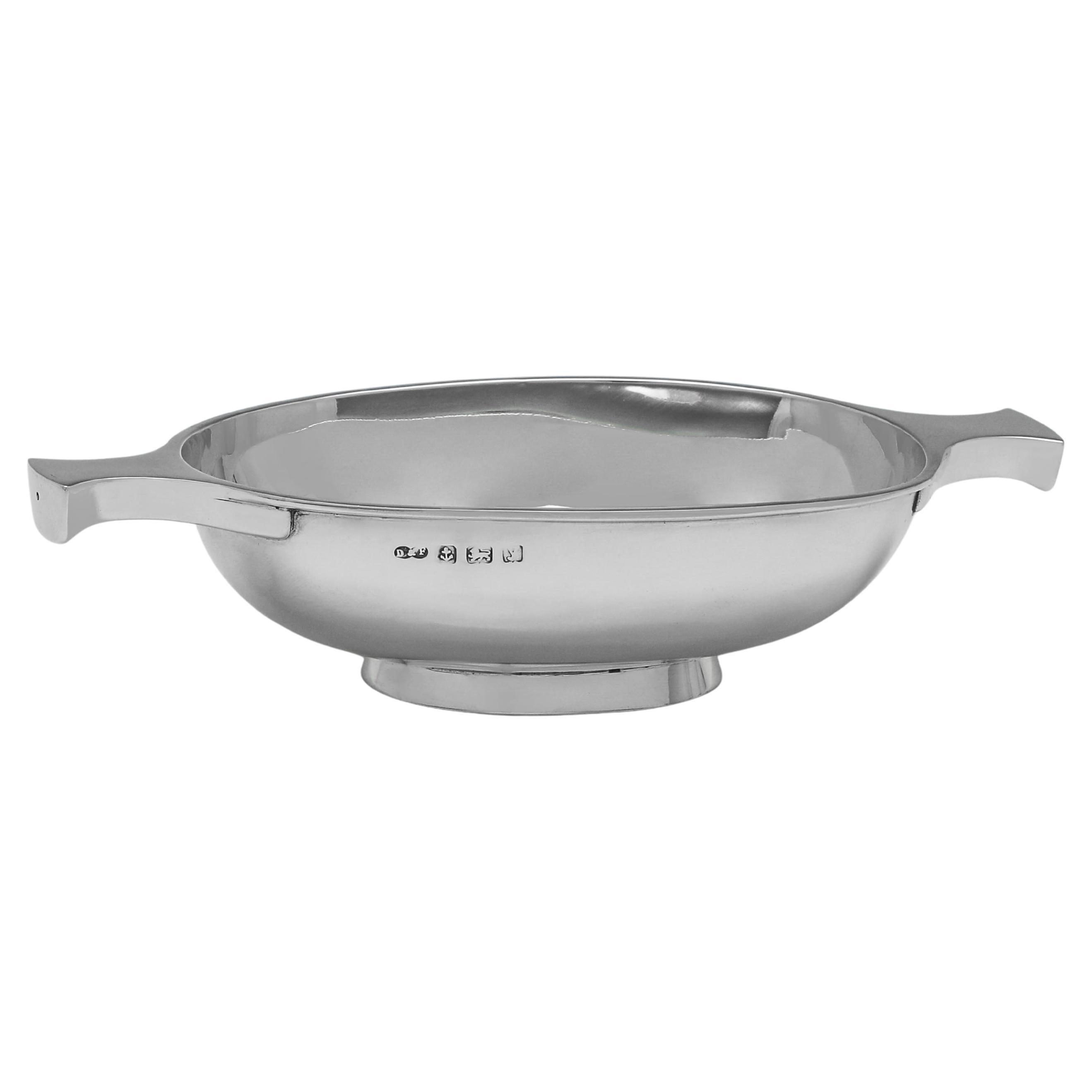 1923 Birmingham Sterling Silver Oval Quaich by Deakin 
Francis, 3.69 ozt For Sale