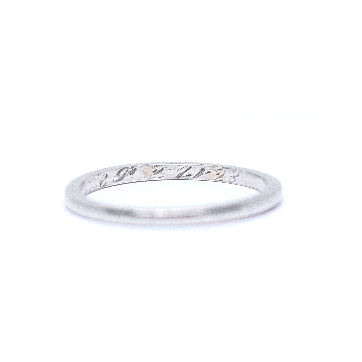 1923 Platinum Vintage Art Deco Thin Wedding Band Stackable Petite Ring In Good Condition In Addison, TX