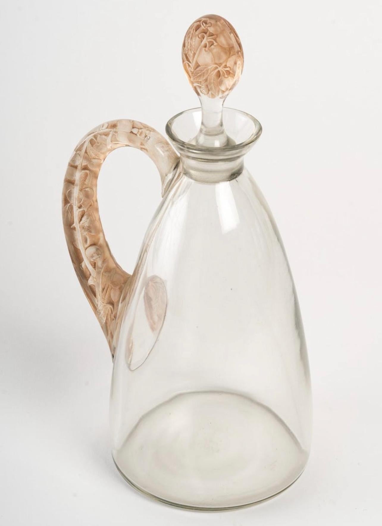 1923 René Lalique Decanter Prunelles for Cusenier Clear Glass with Sepia Patina In Good Condition In Boulogne Billancourt, FR