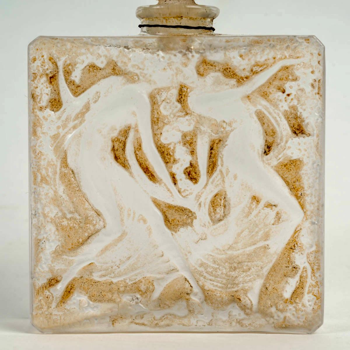 Francese 1923 Rene Lalique - Bottiglia di profumo Elegance D'Orsay in vetro Patina seppia in vendita