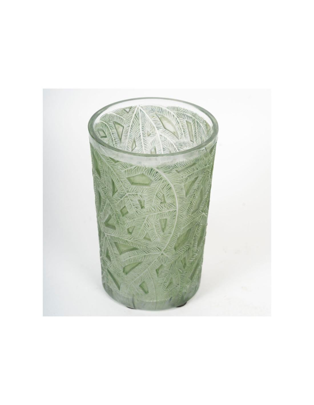 Verre 1923 René Lalique - Vase 'Spruce' (épicéa) en vente