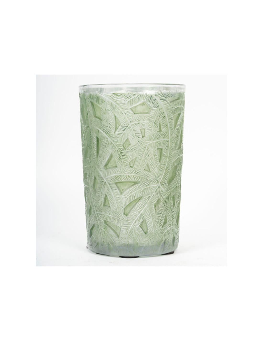 1923 René Lalique - Vase 'Spruce' (épicéa) en vente 3