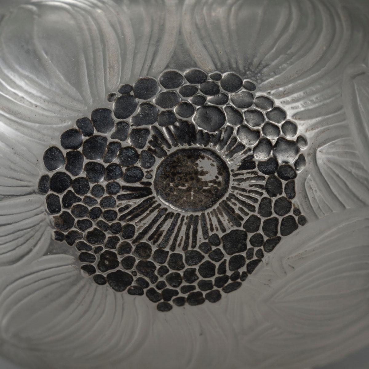1923  René Lalique - Vase Dahlias In Excellent Condition For Sale In SAINT-OUEN-SUR-SEINE, FR
