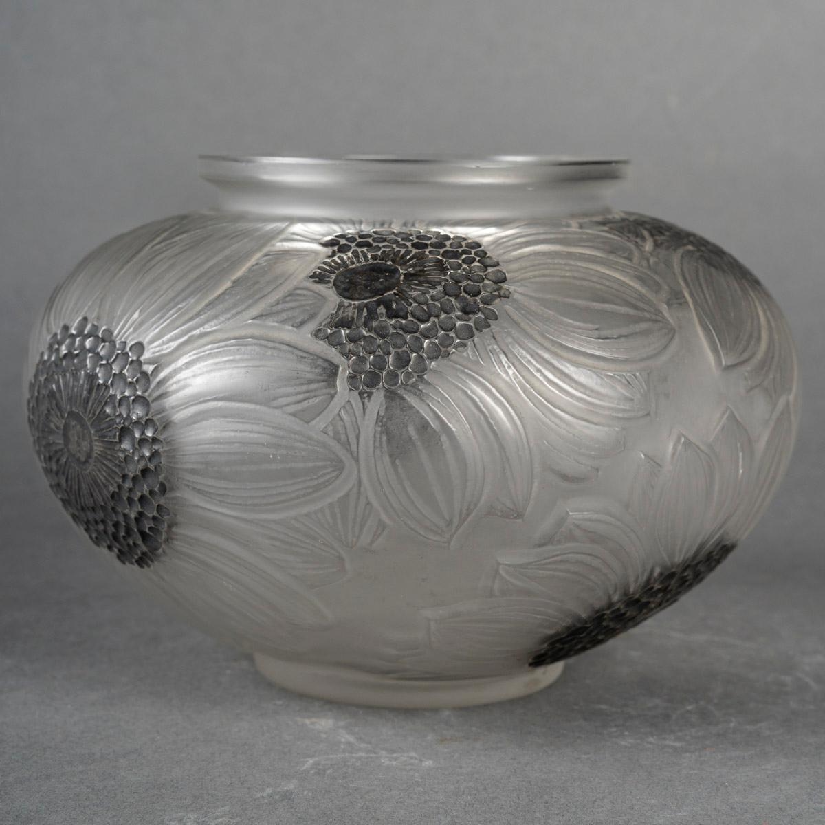 1923  René Lalique - Vase Dahlias For Sale 1