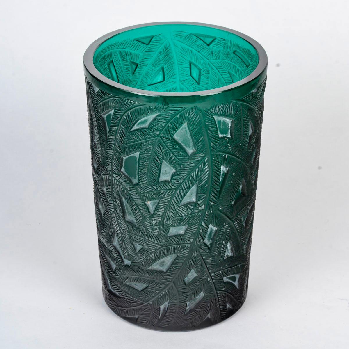 Art Déco 1923 Vaso René Lalique Epicea Spruce in vetro verde acqua con patina bianca in vendita