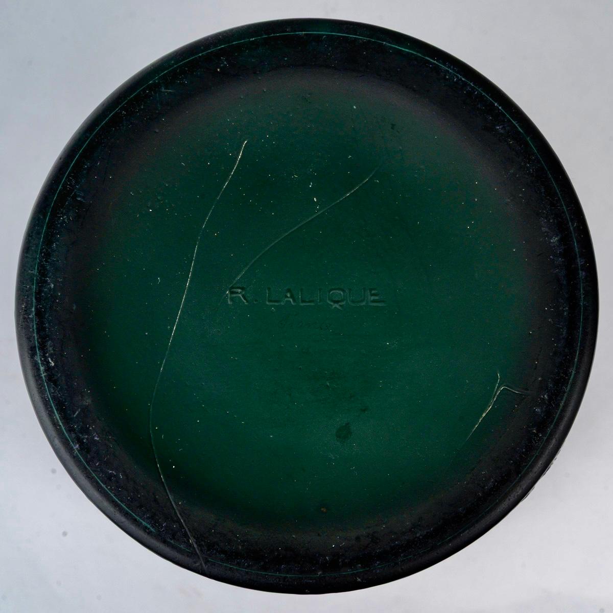 Stampato 1923 Vaso René Lalique Epicea Spruce in vetro verde acqua con patina bianca in vendita