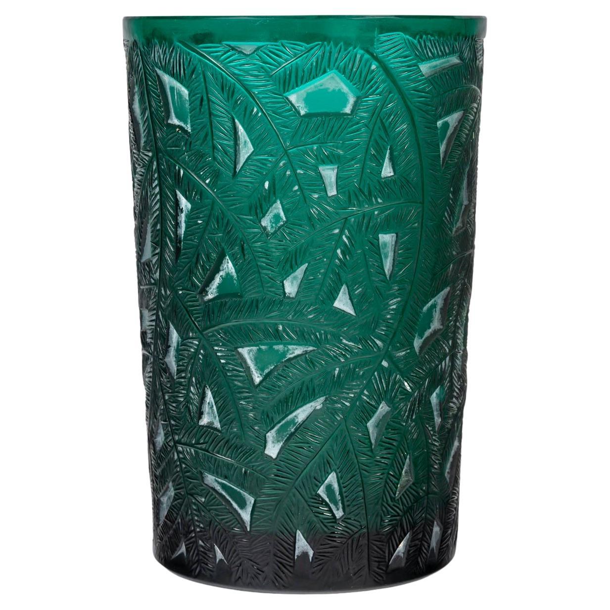 1923 René Lalique Vase Epicea Spruce Verre vert sarcelle avec patine blanche