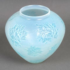 1923 René Lalique - Vase Esterel Verre opalescent à patine bleue