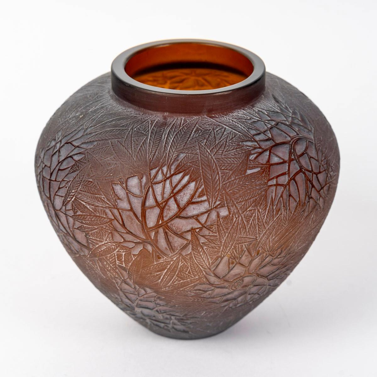 1923 Jarrón René Lalique Esterel Vidrio Ámbar Rojo Pátina Blanca Art Decó en venta