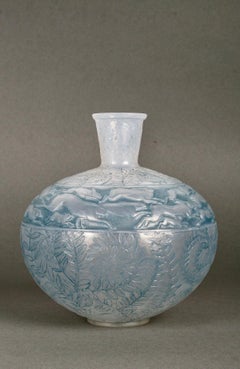 1923 René Lalique Vase Lievres Cased Opalescent Glass with Blue Patina Rabbits