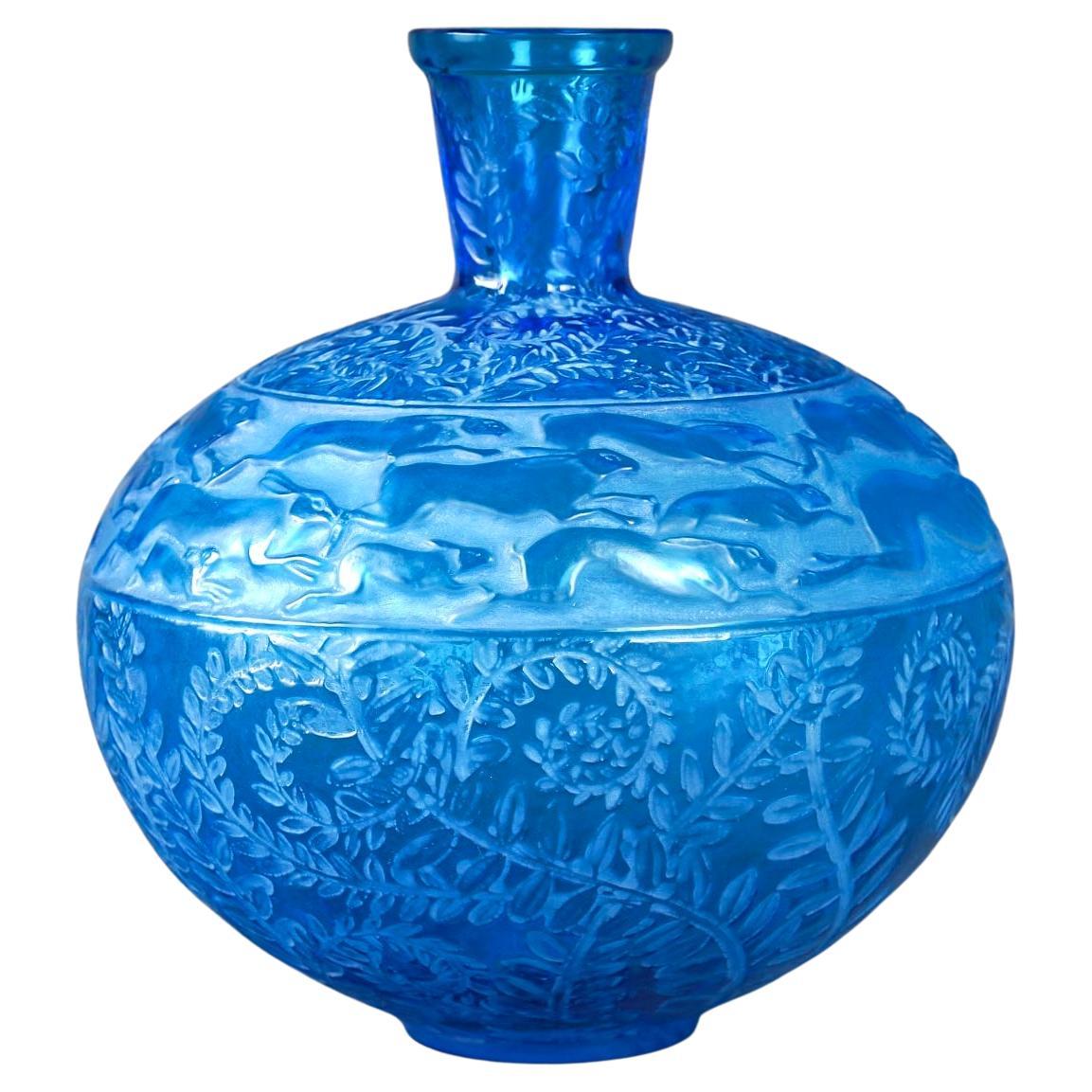 1923 René Lalique Vase Lievres Elektrisch Blau Glas Weiß Patina Hasen Kaninchen