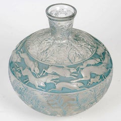 1923 René Lalique Vase Lievres Glass with Blue Patina, Hares Rabbit