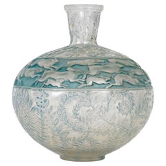 1923 René Lalique Vase Lalique Glas mit blauer Patina, Hasen Kaninchen
