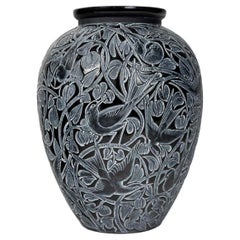 1923 Rene Lalique - Vase Martin Pecheurs Verre noir avec Patina blanche