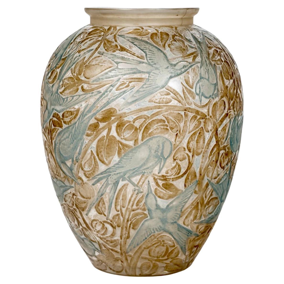 1923 Rene Lalique - Vase Martin Pecheurs Verre dépoli avec patine verte et sépia