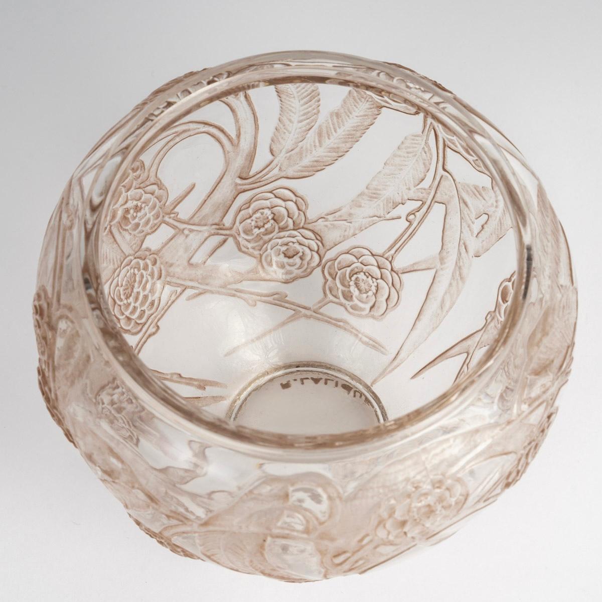 Francese 1923 René Lalique - Vaso in vetro Nefliers con patina seppia in vendita