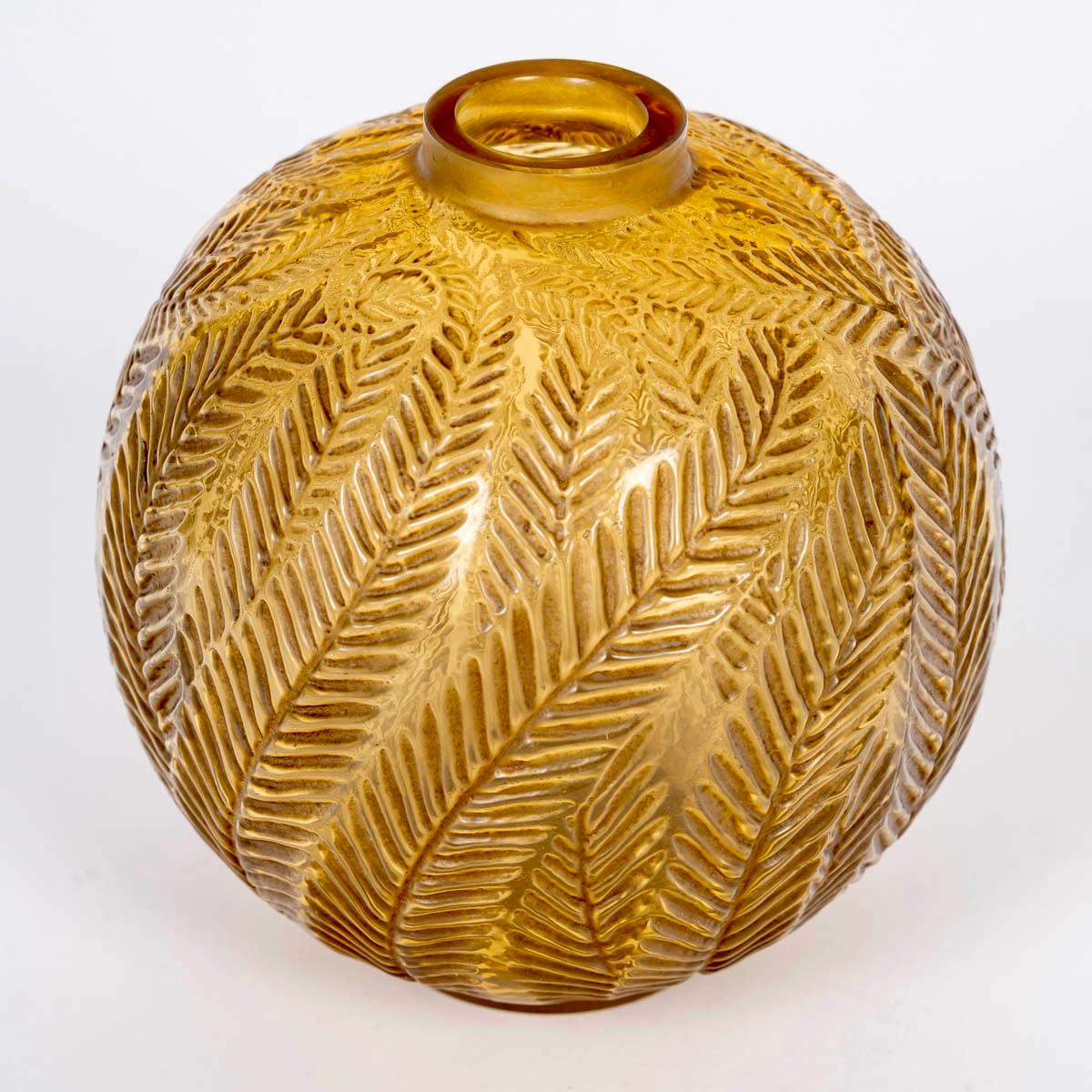 Art Deco 1923 René Lalique - Vase Palmes Yellow Amber Glass with Sepia Patina