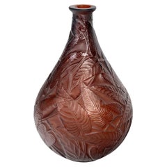1923 René Lalique Vaso in vetro rosso ambrato Sage Leaves