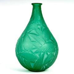 1923 René Lalique Vase Sauge Sage Emerald Green Glass with White Patina