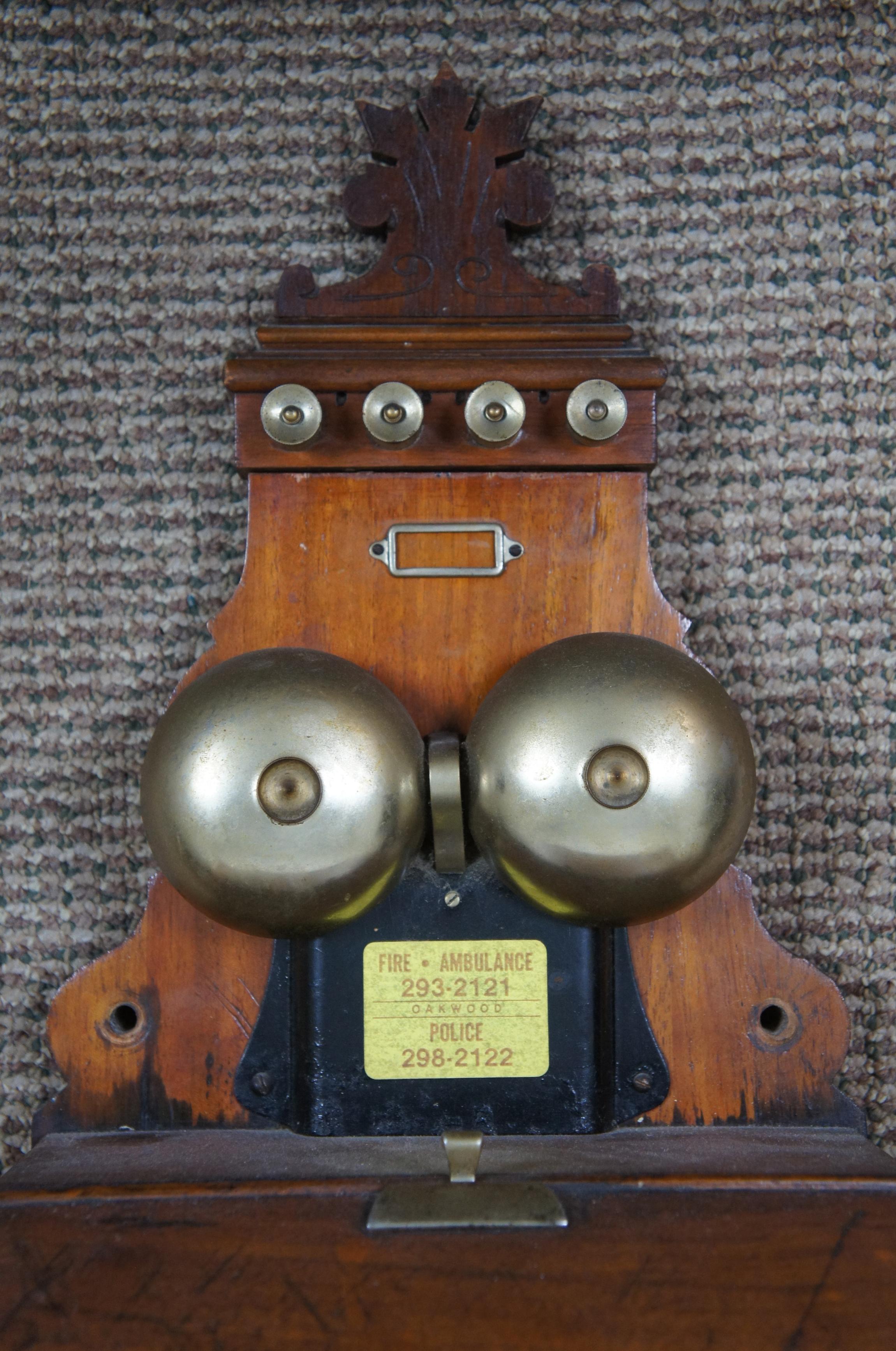 Late Victorian 1924 Antique Oak Fyns Kommunale Telefonselskab Wood Wall Crank Telephone